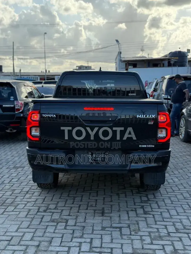 Toyota Hilux Revo Double Cab Deisel 2.4 AWD 2022 Black