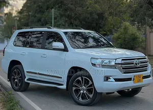 Toyota Land Cruiser 2014 White