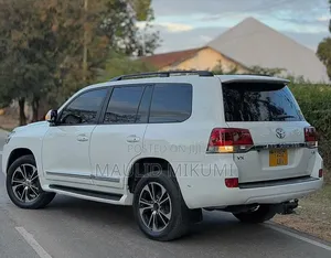 Toyota Land Cruiser 2014 White