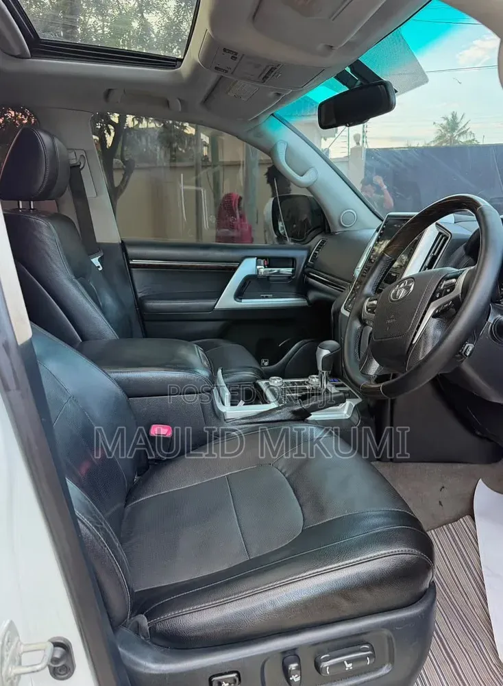 Toyota Land Cruiser 2014 White