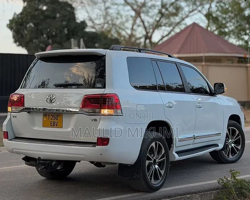 Toyota Land Cruiser 2014 White