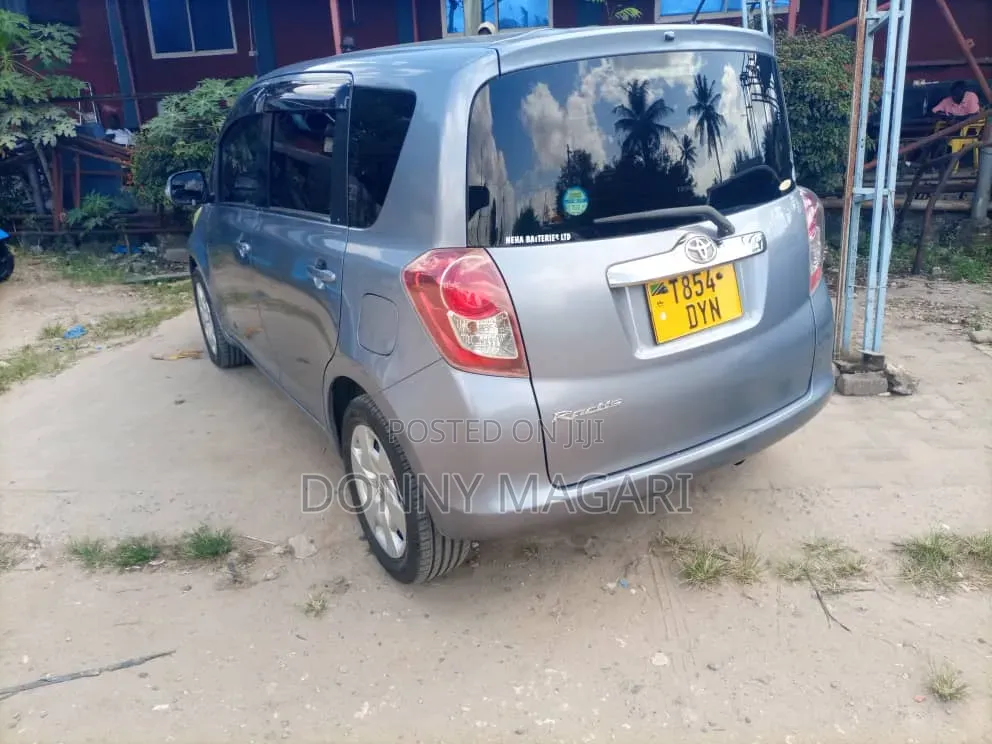 Toyota Ractis 1.3 FWD 2008 Gray