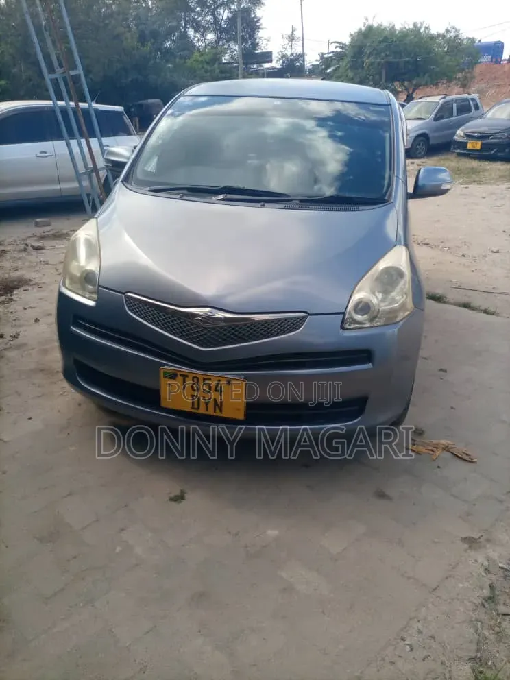Toyota Ractis 1.3 FWD 2008 Gray