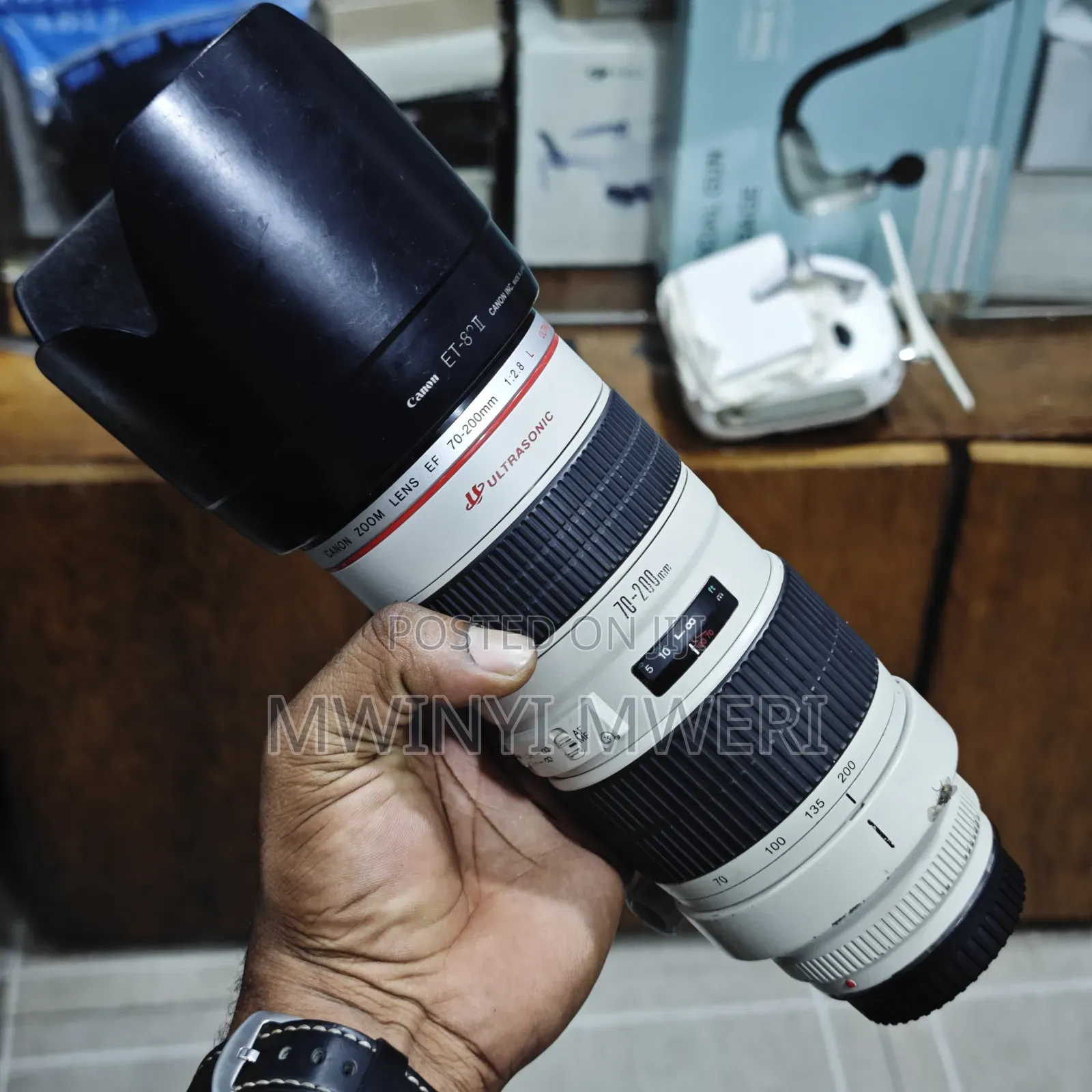 Canon 70-200mm F/2.8l Is a Professional Telephoto Zoom Lens Series