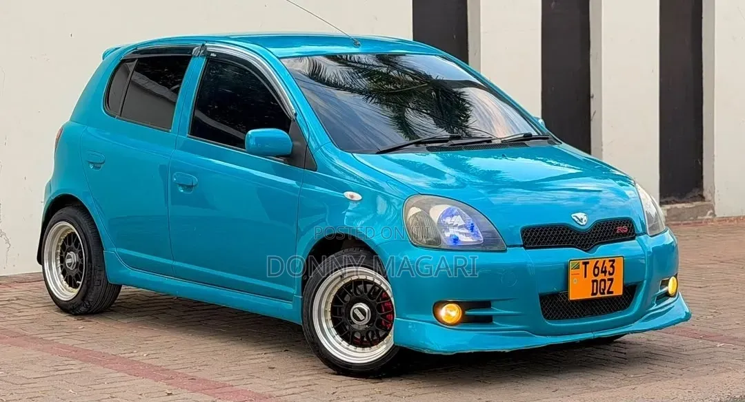 Toyota Vitz 2004 Blue