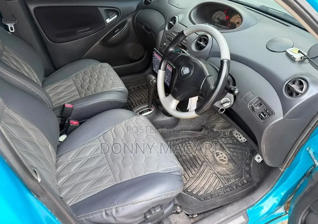 Toyota Vitz 2004 Blue