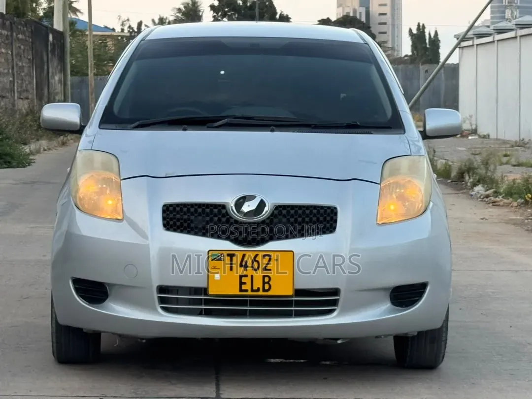 Toyota Vitz 2005 Silver