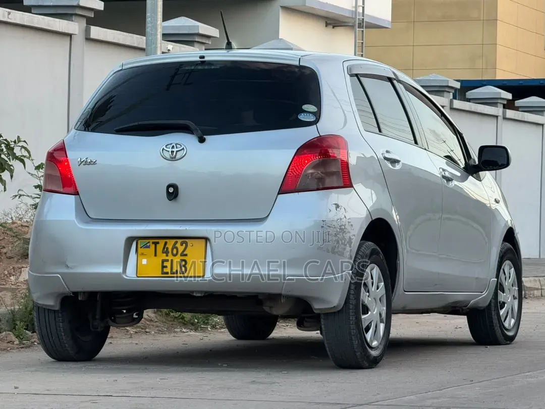 Toyota Vitz 2005 Silver