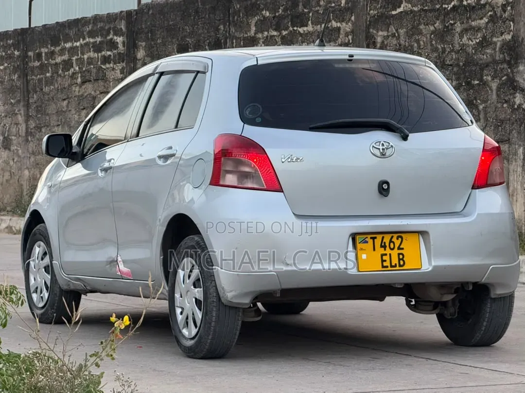 Toyota Vitz 2005 Silver