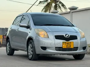 Toyota Vitz 2005 Silver