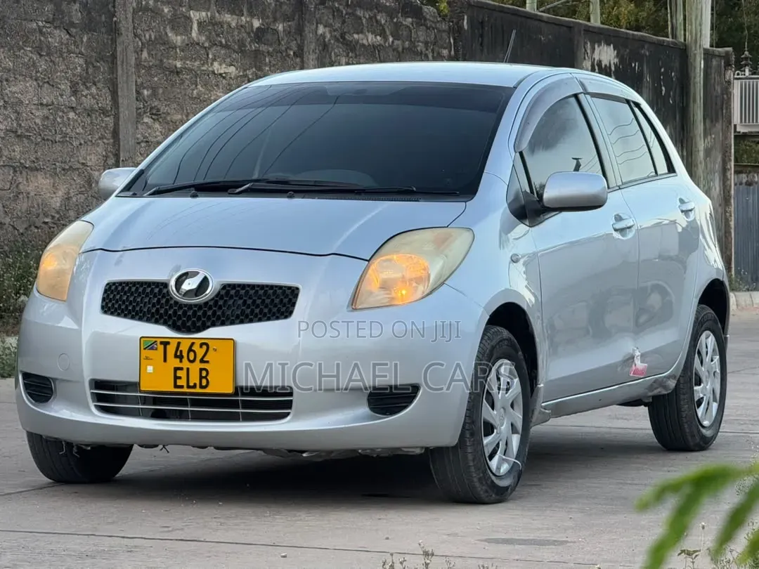 Toyota Vitz 2005 Silver