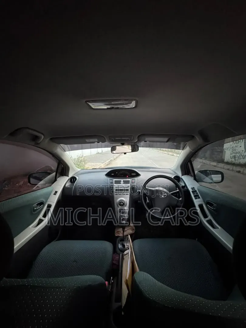 Toyota Vitz 2005 Silver