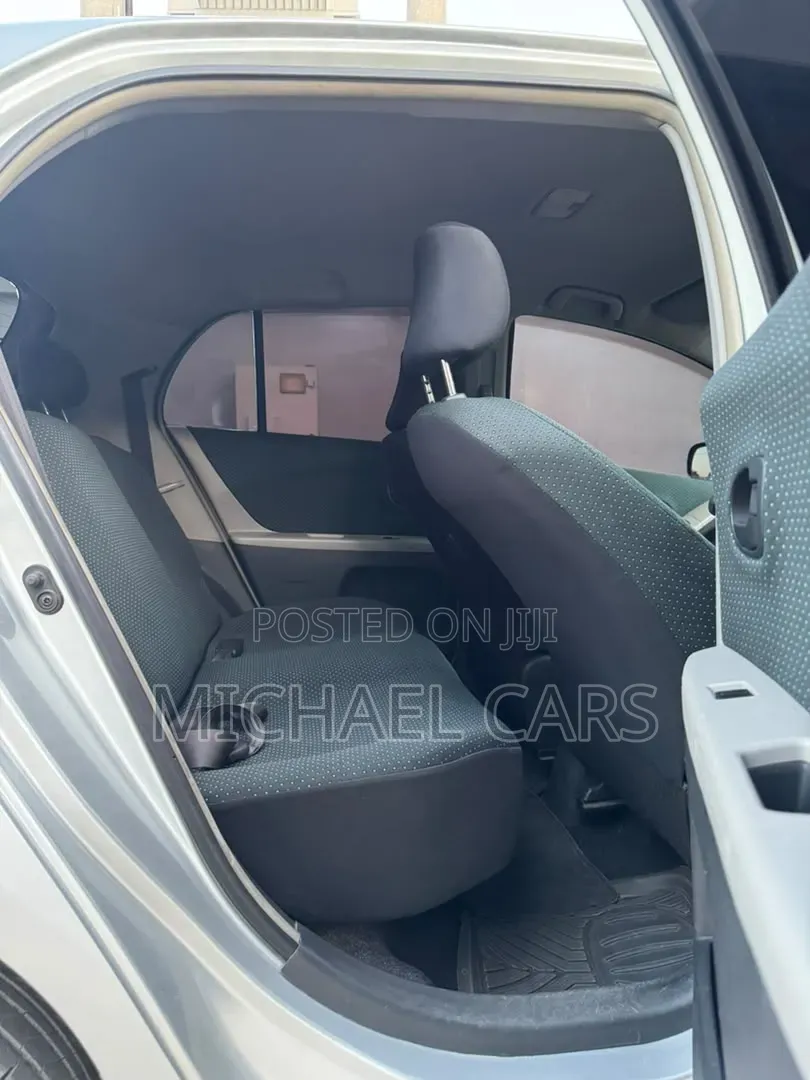 Toyota Vitz 2005 Silver