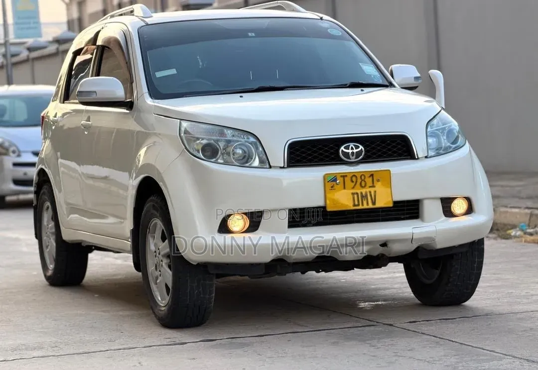 Toyota Rush 2006 White