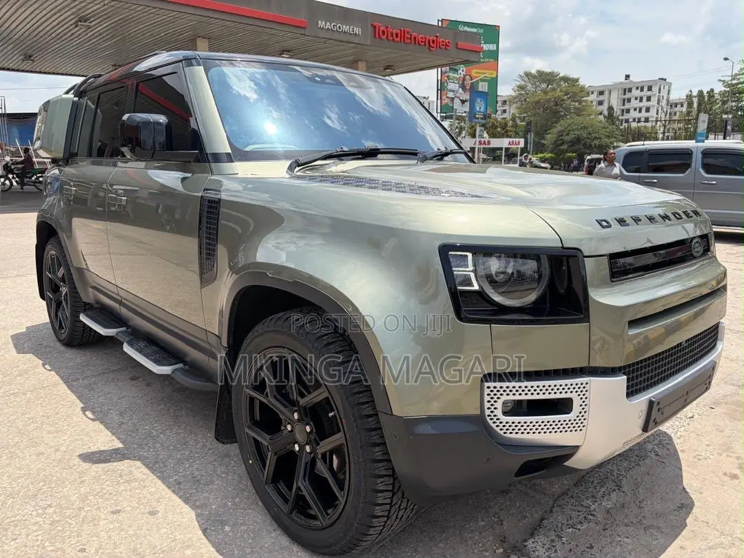 Land Rover Defender 2022 Green