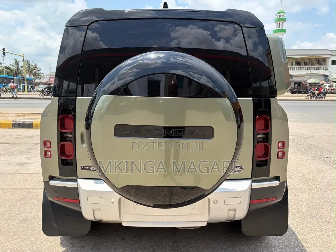 Land Rover Defender 2022 Green