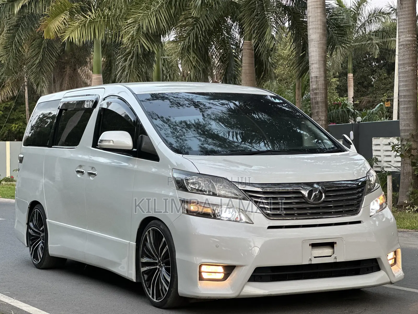 Toyota Vellfire 2010 White