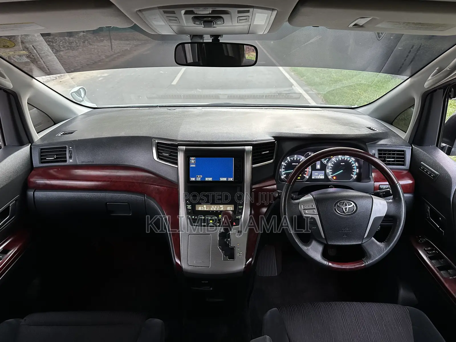 Toyota Vellfire 2010 White