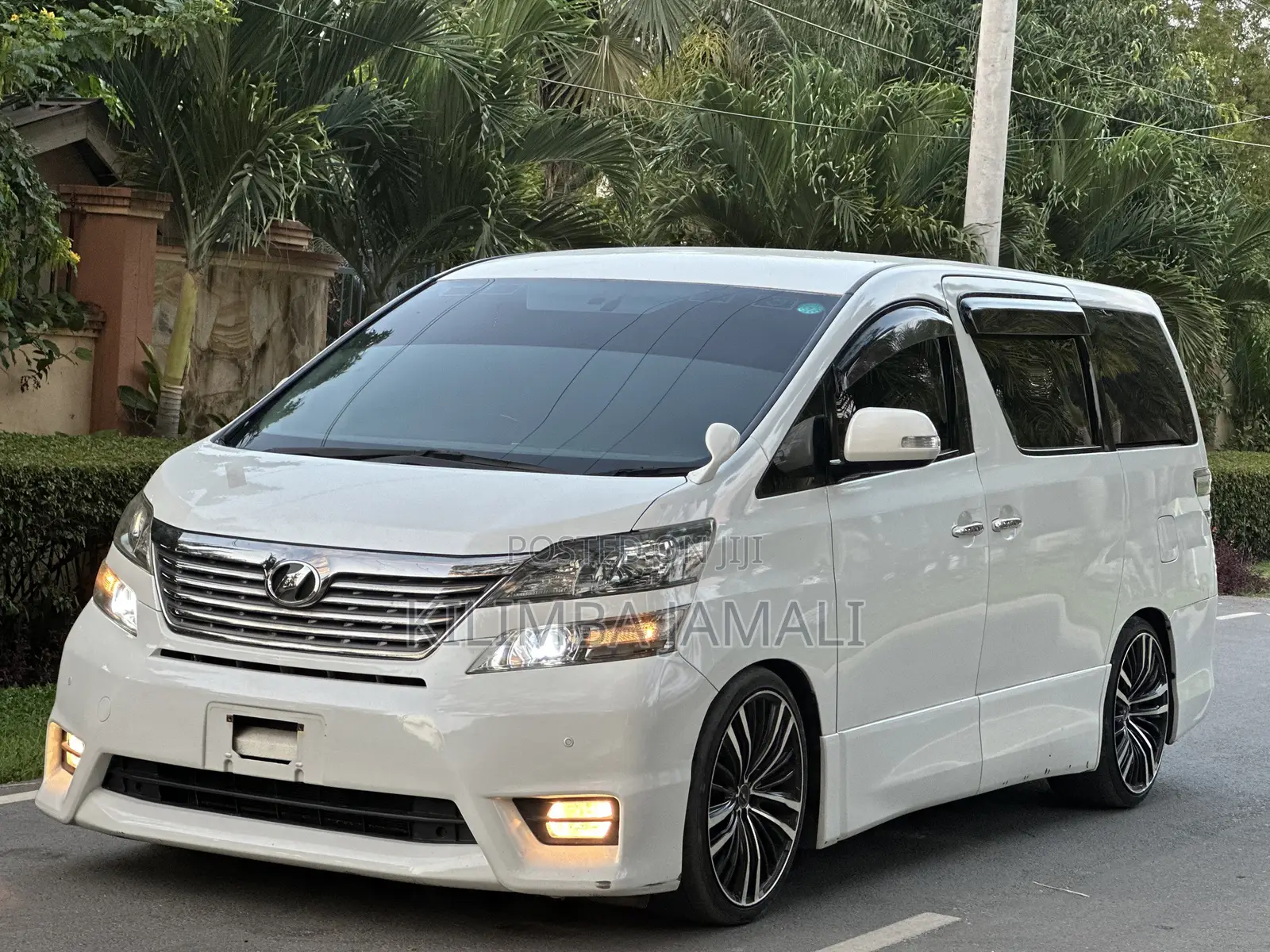 Toyota Vellfire 2010 White