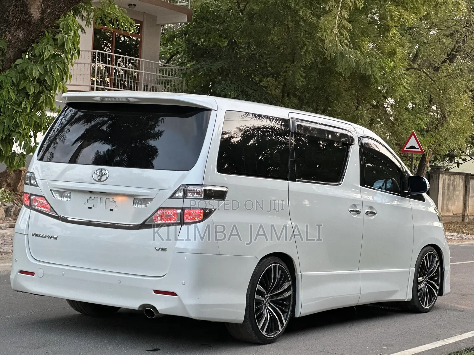 Toyota Vellfire 2010 White