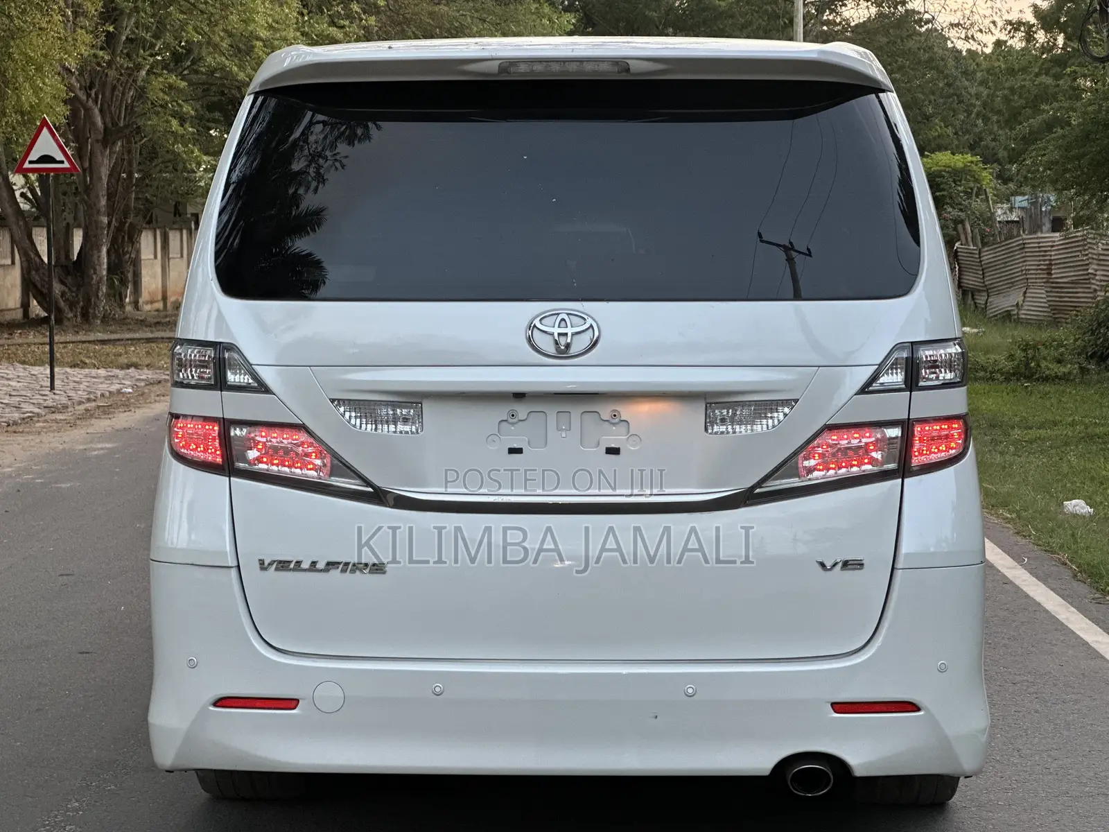 Toyota Vellfire 2010 White