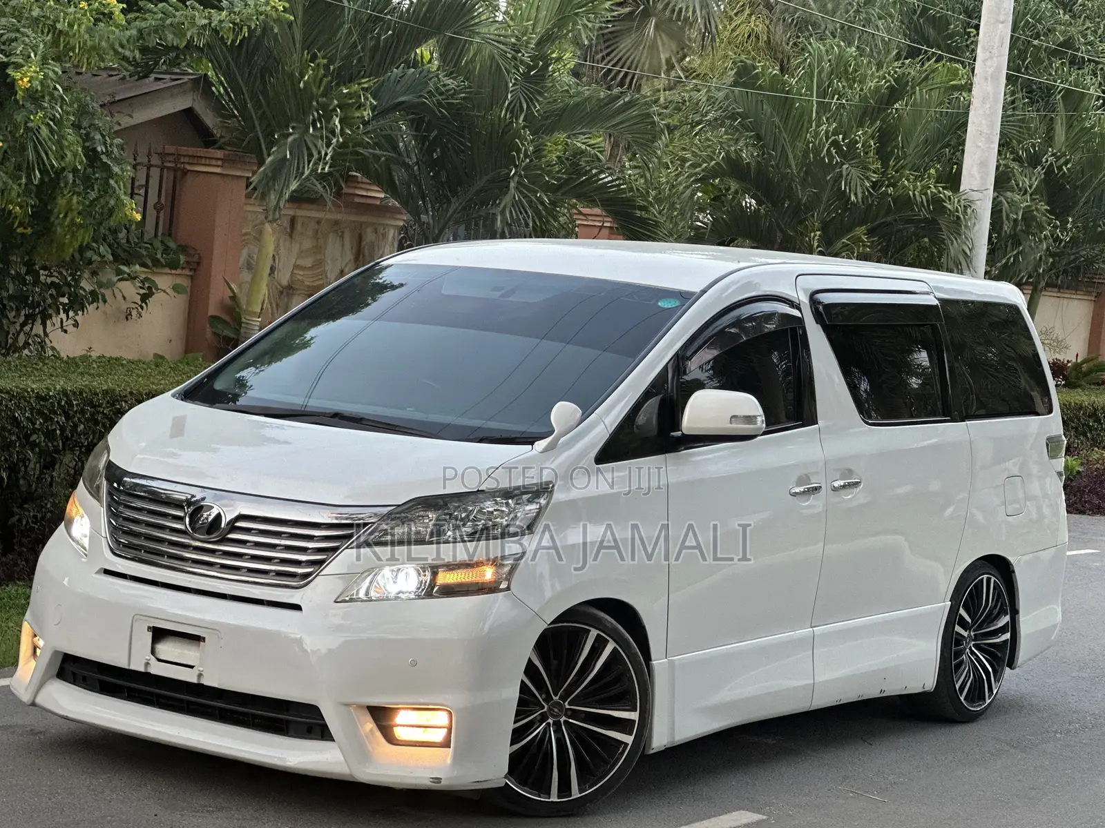 Toyota Vellfire 2010 White
