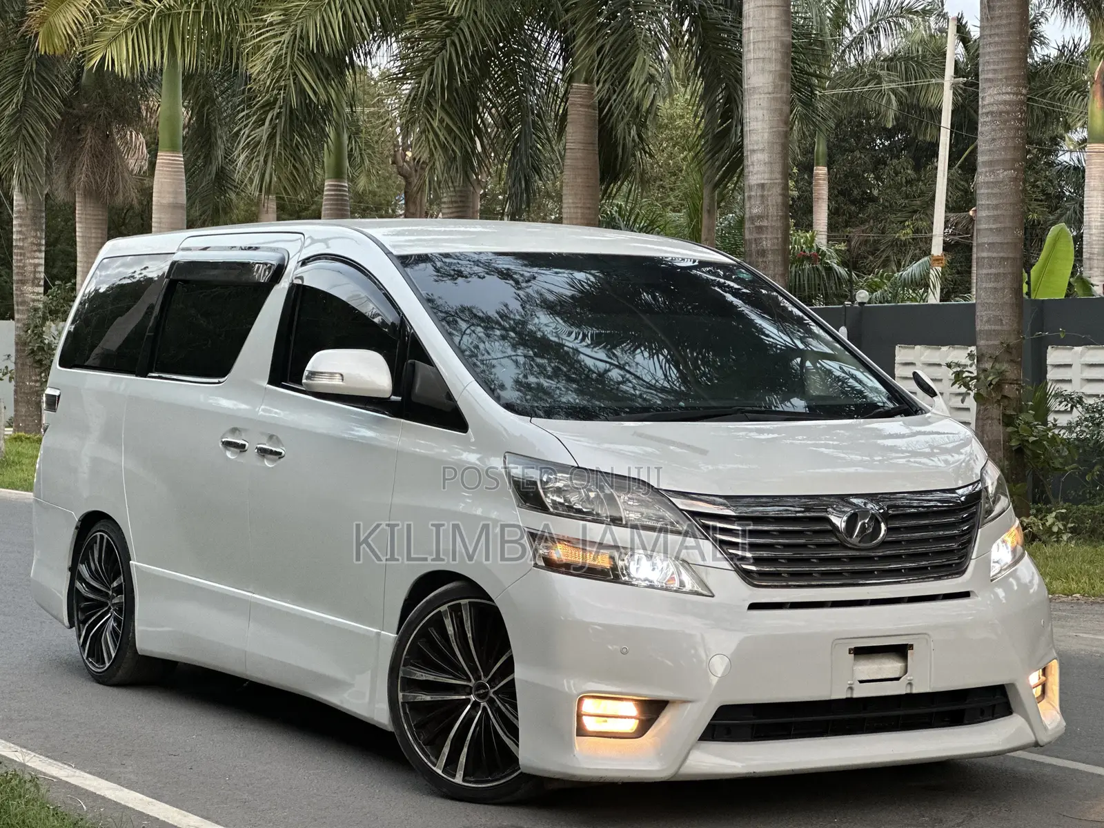 Toyota Vellfire 2010 White