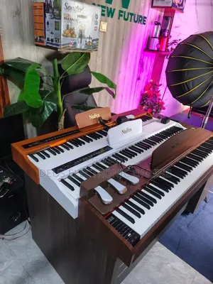 New Stock Quality Piano 88key 3 Pedal 800,000
