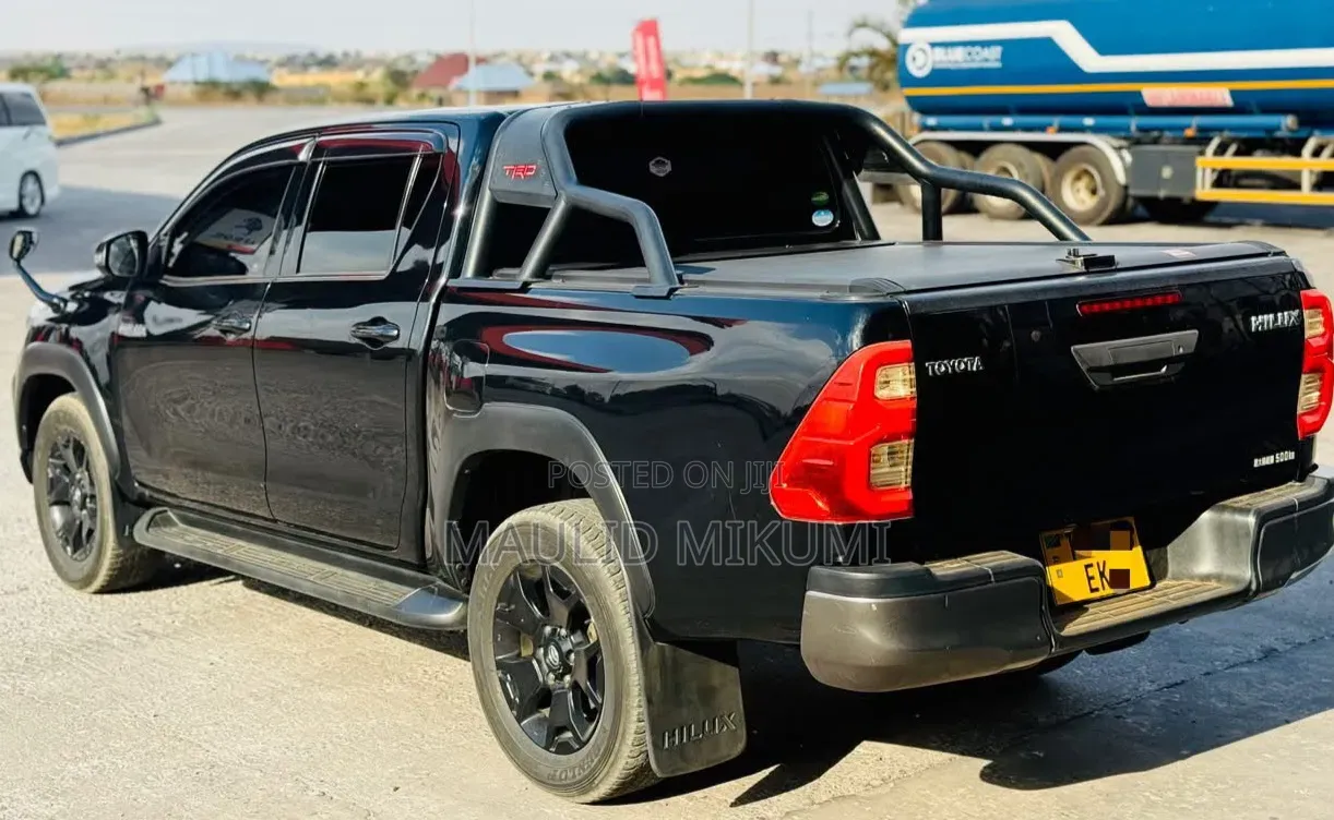 Toyota Hilux 2020 Black