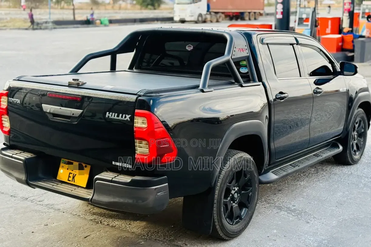 Toyota Hilux 2020 Black