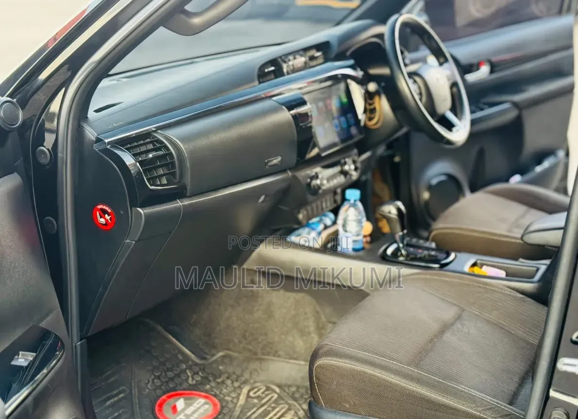 Toyota Hilux 2020 Black