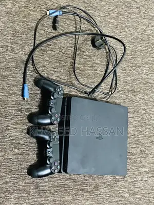 Play Station 4 Slim