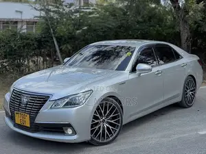 Toyota Crown 2015 Silver