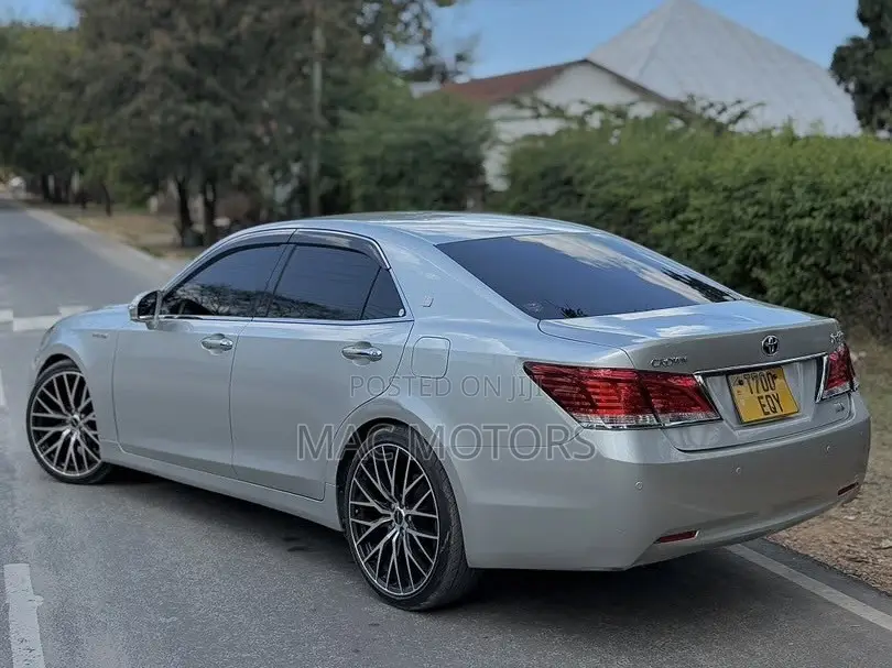 Toyota Crown 2015 Silver