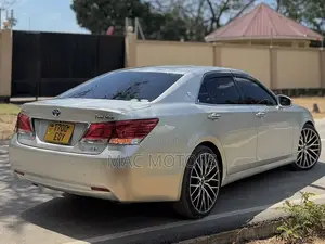 Toyota Crown 2015 Silver