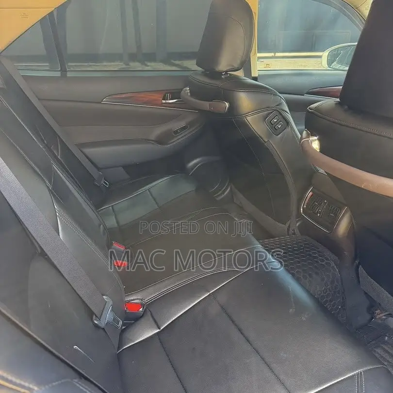 Toyota Crown 2015 Silver