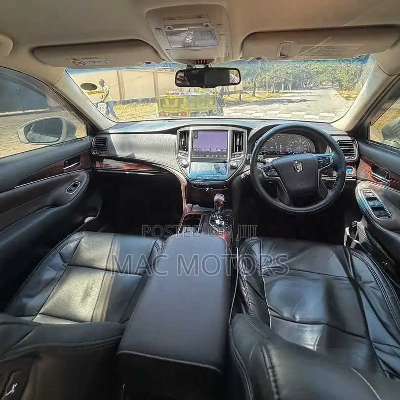 Toyota Crown 2015 Silver