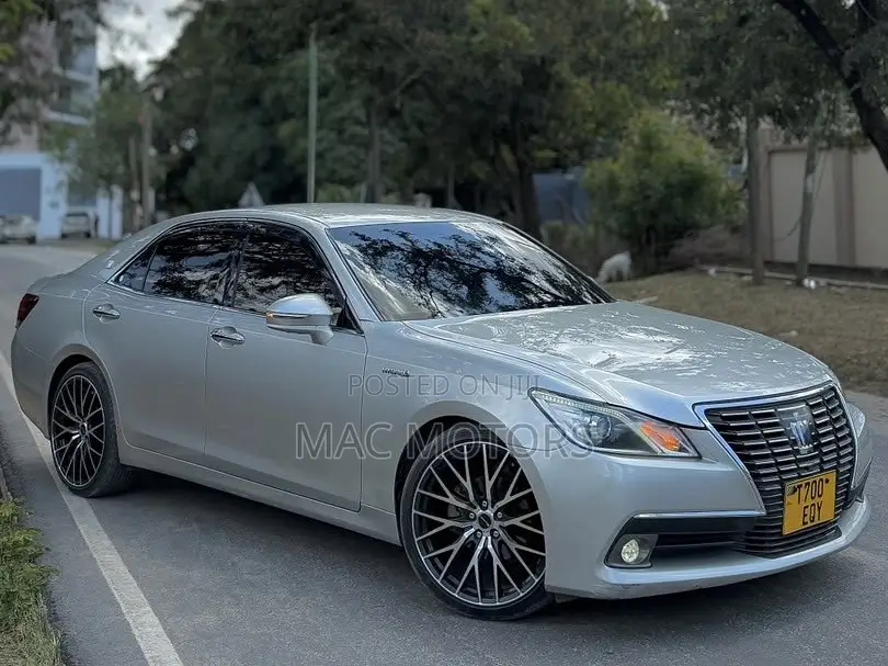 Toyota Crown 2015 Silver