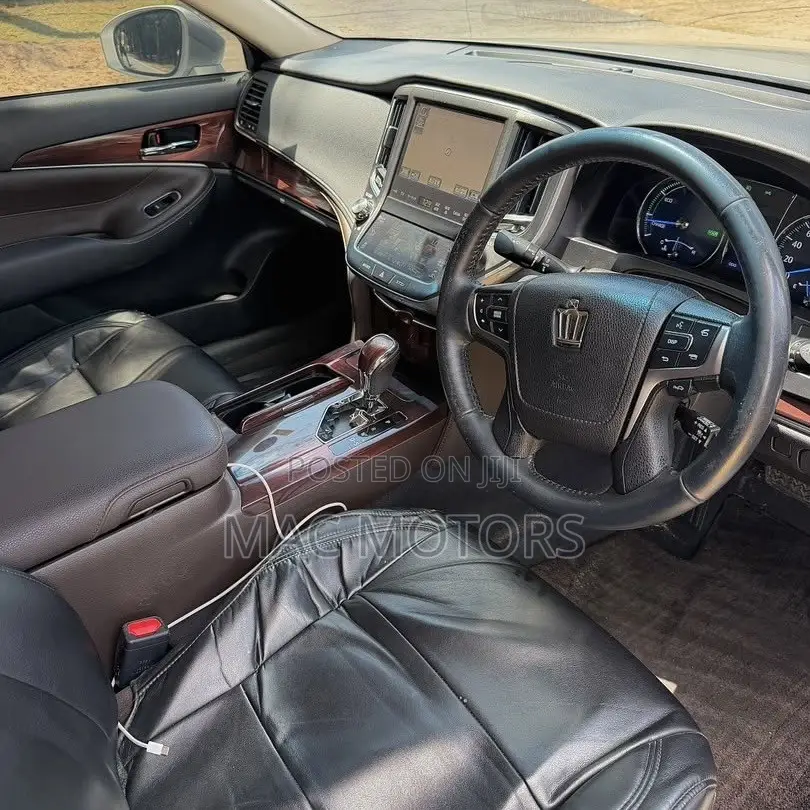 Toyota Crown 2015 Silver