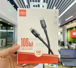 Moxom 100W Type-C to Type-C Nylon Woven Data Cable (Model MX-CB400).