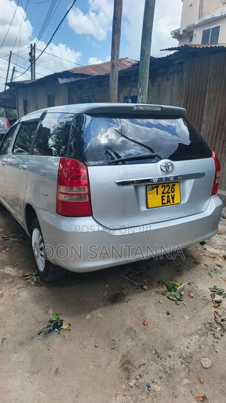 Toyota Wish 2005 Silver