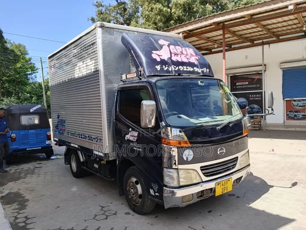 Dyna Box Body Truck Tani 2 Na Nusu