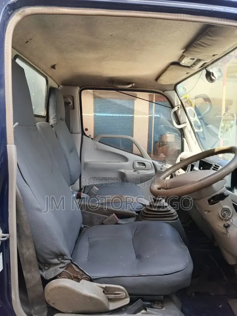 Dyna Box Body Truck Tani 2 Na Nusu