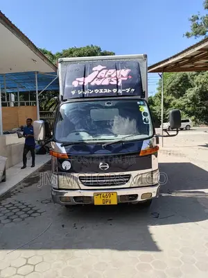 Dyna Box Body Truck Tani 2 Na Nusu