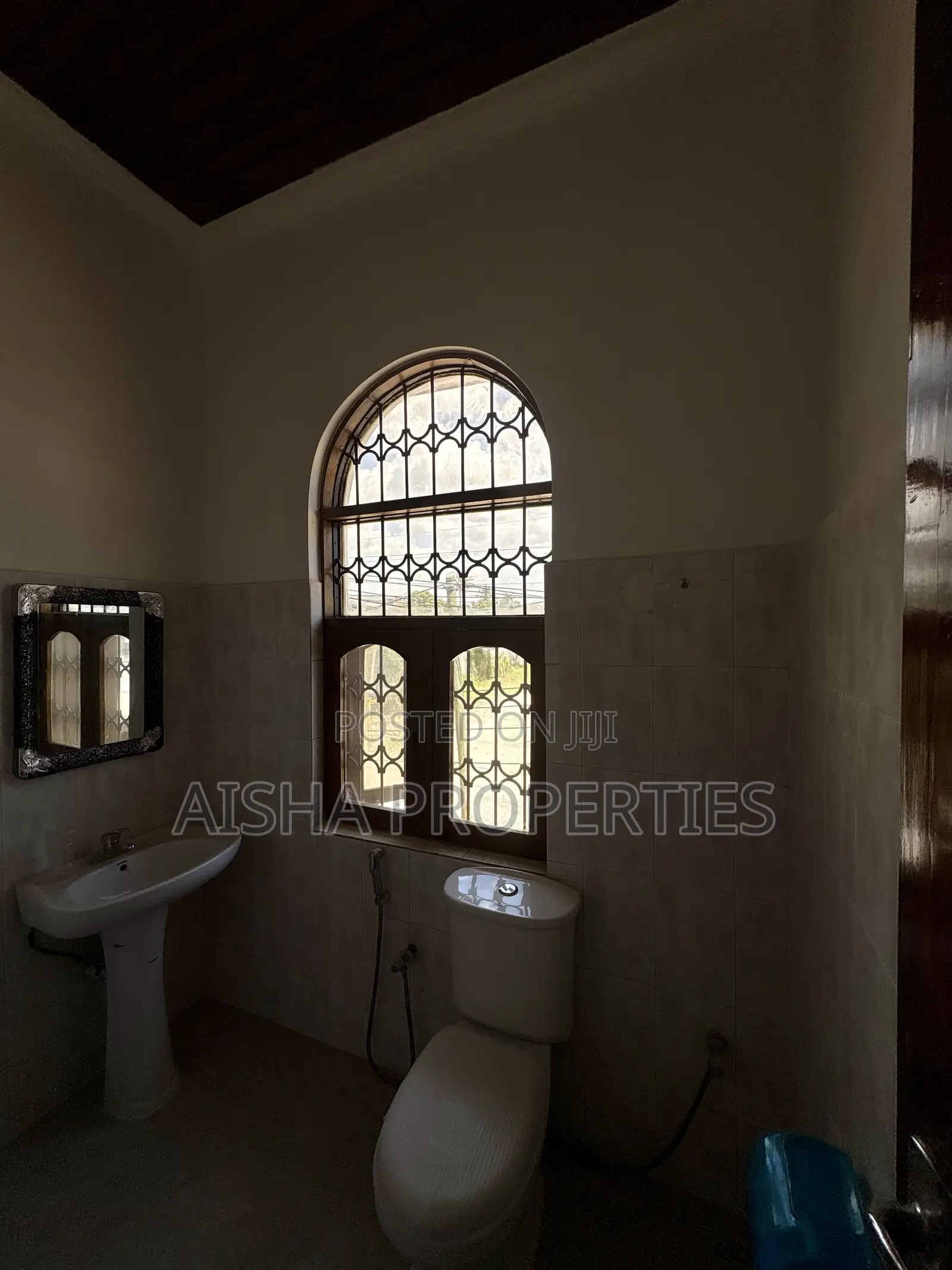 3bdrm Apartment in Mikocheni for rent