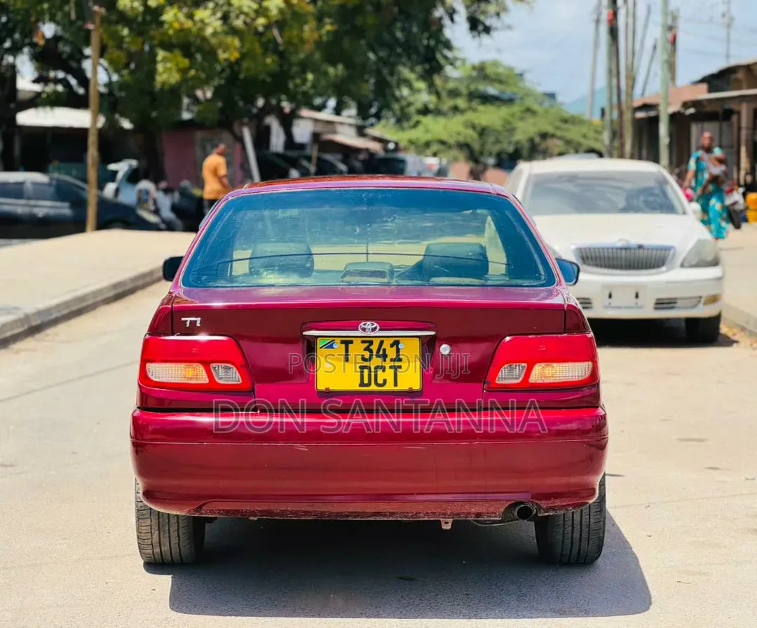 Toyota Carina 2000 Red