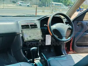 Toyota Carina 2000 Red