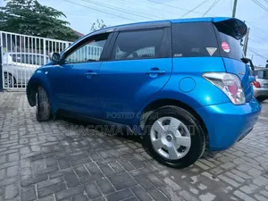 Toyota IST 2003 Blue