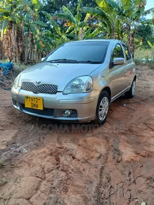 Toyota Vitz 2004 Silver