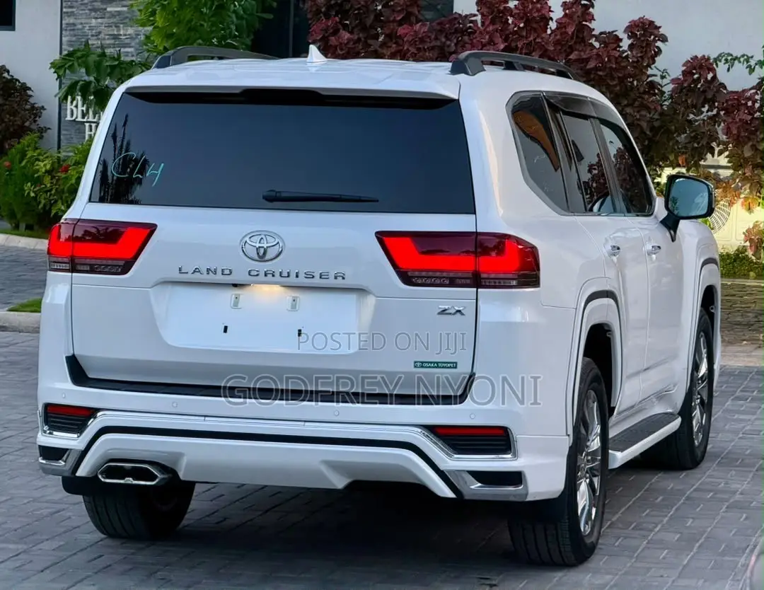 Toyota Land Cruiser 2023 White